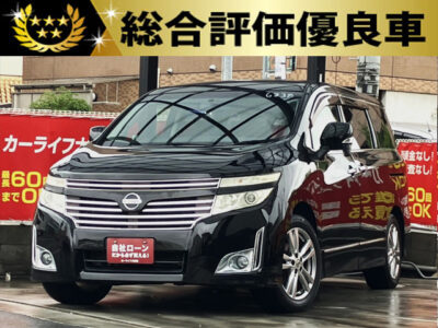 エルグランド　ハイウェイスター　【総合評価優良車】　人気の日産高級ミニバン✨　車内はハーフレザーシートや助手席側オットマンなど快適で高級感あります🤗　後席はキャプテンシート&オットマンやフリップダウンモニター付きで長時間のドライブも快適🚗💨　バックカメラ搭載で駐車が苦手な方でも安心して駐車可能です✌️　🌜大阪店専用HPも要チェック❗carlifegroup.jp で検索🕵️‍♂️　Instagram・Twitter・TikTokも随時更新中❗❗🌛《1年保証付》