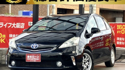 プリウスα　Sチューンブラック　【総合評価優良車】　《特別仕様車グレード》　ブラックをテーマに質感を向上させた内装と上品な輝きを加えた外装で特別感を感じさせる仕様✨　純正ナビでフルセグTV・DVD視聴はもちろん、Bluetoothオーディオも接続可能です🎵　バックカメラ付きで駐車時も安心📷　広い室内でありながら26.2km/Lのカタログ燃費は魅力的です⛽　🌜大阪店専用HPも要チェック❗carlifegroup.jp で検索🕵️‍♂️　Instagram・Twitter・TikTokも随時更新中❗❗🌛《1年保証付》