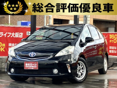 プリウスα　Sチューンブラック　【総合評価優良車】　《特別仕様車グレード》　ブラックをテーマに質感を向上させた内装と上品な輝きを加えた外装で特別感を感じさせる仕様✨　純正ナビでフルセグTV・DVD視聴はもちろん、Bluetoothオーディオも接続可能です🎵　バックカメラ付きで駐車時も安心📷　広い室内でありながら26.2km/Lのカタログ燃費は魅力的です⛽　🌜大阪店専用HPも要チェック❗carlifegroup.jp で検索🕵️‍♂️　Instagram・Twitter・TikTokも随時更新中❗❗🌛《1年保証付》