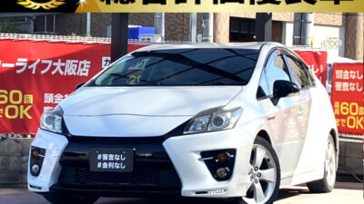 プリウス　Sツーリング　セレクションG’S　　《特別仕様車グレード》　「S」ツーリングセレクションをベースに、さらに専用のスポーツチューニングが施されている特別仕様車グレード✨　LEDデイライトやG’S専用フロントグリルなどインパクトあります⚡　SDナビでBluetoothオーディオも接続可能📱　一味違うスポーティーなプリウスになります🚗　🌜大阪店専用HPも要チェック❗carlifegroup.jp で検索🕵️‍♂️　Instagram・Twitter・TikTokも随時更新中❗❗🌛《1年保証付》