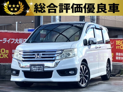 ステップワゴン　スパーダ　Z　インターナビセレクション　【総合評価優良車】　～後期型～　大阪店2,000ccクラスのミニバンの中で荷室の使いやすさNo.1🏆️　7人乗りtypeの2列目キャプテンシート💺　「荷物を積むために大きな車が欲しい」という方にピッタリのお車です📦️　3列目は床下格納できるシートなのでお荷物もたくさん載ります👏　バックカメラ付きのため狭い場所での駐車も安心📷️　万能に使用できるミニバンです✨️　🌜大阪店専用HPも要チェック❗carlifegroup.jp で検索🕵️‍♂️　Instagram・Twitter・TikTokも随時更新中❗❗🌛《1年保証付》