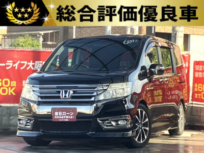 ステップワゴン　スパーダZ　クールスピリット　【総合評価優良車】　ローダウンや社外ウインカー、フォグガーニッシュなどカスタムされた1台⚡　内装はハーフレザーシートや純正9インチBIGサイズナビなど付いています✨　両側パワースライドドアやワンタッチオートスライドドアなどドアの開閉も楽々可能👌　🌜大阪店専用HPも要チェック❗carlifegroup.jp で検索🕵️‍♂️　Instagram・Twitter・TikTokも随時更新中❗❗🌛《1年保証付》