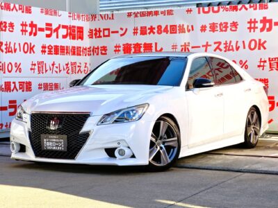 CROWN　クラウンHV　アスリートS　【カスタム】＂迫力のグリル一体型バンパー・２１０型再入庫＂💎ルーフ・サイドミラー✨ブラックカラーの色替車両💎走行距離４万ｋｍ台の低走行車両💎車高調ローダウン＆レクサス純正１８インチＡＷ＆サイドスカート装着済み💎純正８インチＨＤＤナビ🗾ＤＶＤ💿Ｂｌｕｅｔｏｏｔｈ🎶📱📞フルセグＴＶ内蔵型📺トヨタマルチオペレーションタッチ👆エアコンシステム🌀ＨＩＤヘッドライト＆フォグランプ採用💡夜間視野性もバッチリ😊シートヒーター＆ステアリングヒーター機能付きで快適性抜群🎶月々５万円台～ＯＫ✨車検２年付🚗福岡店専用HPでも在庫確認可能‼✨【carlifegroup.fukuoka.jp/】で検索🕵️‍♂️
