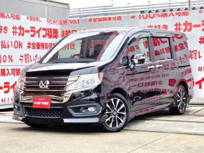 STEPWGN　ステップワゴンスパーダ　Zクールスピリット 【後期型】　＂人気グレード＂人気のキャプテンシートタイプ💺両側パワースライドドア付で乗降楽々😲＂純正インターナビ🗾ＤＶＤ💿フルセグＴＶ内蔵型📺ハーフレザーシートで高級感も演出💺安定のグリップ感・革巻きハンドル👐ステアリングスイッチ・パドルシフト付の豪華ステアリング周り装備👐３列目シート・床下収納で低重心ミニバンの安定性・収納スペースを大きく確保🧳高速運転はクルーズコントロールにお任せ🚗車検２年付🌈福岡店専用HPでも在庫確認可能‼✨ 【carlifegroup.fukuoka.jp/】で検索🕵️‍♂️