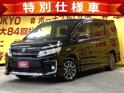 VOXY　ヴォクシー　ZS煌　【特別仕様車】✨人気のブラック✨カロッツェリア8インチSDナビ🗾DVD💿CD📀Bluetooth📞🎶地デジフルセグTV📺走行中映像視聴可能👀✨⚡夜間も視界バッチリ💡ＬＥＤヘッドライト+フォグランプ💡燃費もＯＫ🍃アイドリングストップ付🍃乗り降りがらくらく🎵ワンタッチオープナー付両側パワースライドドア✨独立シート7人乗り😍TOKYO店専用HPにて更新中❗ carlifegroup.tokyo.jpで検索🕵️‍♂️🌛《1年保証》