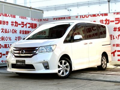 SERENA　セレナ　ハイウェイスターVセレクション【特別仕様車】💎専用サスペンションと純正エアロパーツ装着のハイウェイスター💎明るいディスチャージヘッドライト・フォグライト装備で夜間走行も安心👌バックカメラ・社外前後コーナーセンサーで駐車は楽々🌟ウォークスルーの3列シート・左右電動スライドドア・アルパイン製フリップダウンモニター・Wエアコンで後席は快適です🍃遠出もお任せ純正メモリーナビ🗾ビルトインETC🎶クルーズコントロール装備🌈車検２年付🚗福岡店専用HPでも在庫確認可能‼【carlifegroup.fukuoka.jp/】で検索🕵️‍♂️