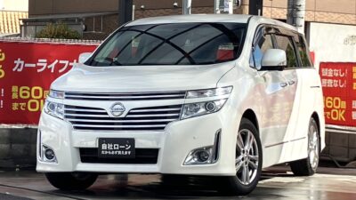 エルグランド 350 ハイウェイスター 力強い走りと上質な室内空間を兼ね備えたワンランク上の日産高級ミニバン💫 広々とした室内空間&ゆったり座れるキャプテンシートの7人乗りtype💺 ハーフレザーシートやサンシェード、Wエアコンなど、どの席に座っても快適です🙌 全方位が映し出されるアラウンドビューモニターで駐停車も安心🤗 🌜大阪店専用HPも要チェック❗carlifegroup.jp で検索🕵️♂️ Instagram・Twitter・TikTokも随時更新中❗❗🌛《1年保証付》