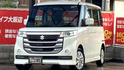 スペーシア カスタムZ 迫力のあるフロントマスクが印象的な軽自動車🔥 パワースライドドアで乗り降りの利便性はもちろんのこと、シートヒーターも搭載されており運転中の快適性も抜群です💺 Bluetoothオーディオ接続可能のナビでフルセグTV・DVDも視聴可能です📱 天井が高く、お荷物もたくさん積み込むことができます📦 🌜大阪店専用HPも要チェック❗carlifegroup.jp で検索🕵️♂️ Instagram・Twitter・TikTokも随時更新中❗❗🌛《1年保証付》