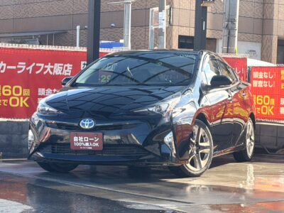 プリウス　Sツーリングセレクション　9インチナビでBluetoothオーディオ接続可能です📱　高い燃費性能で通勤・お買い物・旅行まで経済的に優しい✨　バックカメラ付きで駐車が苦手な方も後方が見えて安心🤗💫　シートヒーター搭載で寒い日の乗り始めもすぐ暖かく快適💨　🌜大阪店専用HPも要チェック❗carlifegroup.jp で検索🕵️‍♂️　Instagram・Twitter・TikTokも随時更新中❗❗🌛《1年保証付》