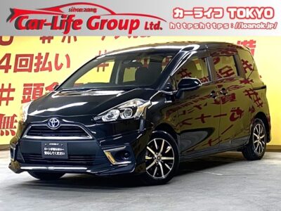 SIENTA　シエンタ　HYBRID　G　【カスタム】【車検2年付】✨コンパクトサイズでありながら3列シートで7人乗り✨MODELLlSTA前後エアロ✨両側パワースライドドア🚪で乗り降りラクラクです🎵トヨタセーフティセンス（衝突軽減ブレーキ）✨🚗3列目シートは2列目下に格納出来ますので、大きな荷物も載せれて便利ですね🧳ナビ装着！地デジフルセグTV&DVDが視聴可能です✨Bluetoothオーディオでスマホから音楽再生可能🎵　駐車時に安心なバックカメラ付き✨車検2年付✨　🌜TOKYO店専用HPにて更新中❗ carlifegroup.tokyo.jpで検索🕵️‍♂️🌛《1年保証付》