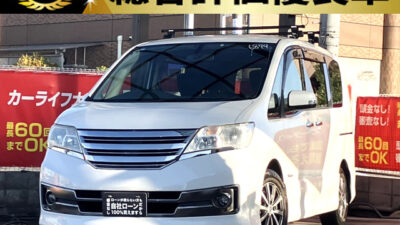 セレナ　ライダー　ブラックライン　S-HV　【総合評価優良車】《特別仕様車グレード》　オーテックジャパンによりトータルコーディネートカスタムされた『ライダー』にダーククロムのフロントグリルやダークブラック内装パネルなどが採用された『ブラックライン』グレードの特別仕様車💎　後席はシートバックテーブルやサンシェード、Wエアコンなど快適な空間👏　画面もクリアなケンウッド製ナビでBluetoothオーディオも接続可能📱　🌜大阪店専用HPも要チェック❗carlifegroup.jp で検索🕵️‍♂️　Instagram・Twitter・TikTokも随時更新中❗❗🌛《1年保証付》