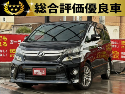 ヴェルファイア　ゴールデンアイズ　2.4Z　【総合評価優良車】《特別仕様車グレード》　～後期型～　ヘッドライトリングにシャンパンゴールド加飾や内装は専用ツヤあり黒木目調パネル、ハーフレザーシートなど高級感が一層増したグレード👑　7人乗りtypeの2列目キャプテンシート&オットマンでVIPな車内✨　8インチナビにフリップダウンモニターなどオーディオもGood👍　パワーバックドアでトランクの開け閉めも楽々可能です🎈　🌜大阪店専用HPも要チェック❗carlifegroup.jp で検索🕵️‍♂️　Instagram・Twitter・TikTokも随時更新中❗❗🌛《1年保証付》