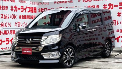 STEPWGN　ステップワゴンスパーダ　Zクールスピリット 【後期型】【車検２年付】　＂人気グレード＂人気のキャプテンシートタイプ💺両側パワースライドドア付で乗降楽々😲＂純正インターナビ🗾ＤＶＤ💿フルセグＴＶ内蔵型📺ハーフレザーシートで高級感も演出💺安定のグリップ感・革巻きハンドル👐ステアリングスイッチ・パドルシフト付の豪華ステアリング周り装備👐３列目シート・床下収納で低重心ミニバンの安定性・収納スペースを大きく確保🧳高速運転はクルーズコントロールにお任せ🚗車検２年付🌈福岡店専用HPでも在庫確認可能‼✨ 【carlifegroup.fukuoka.jp/】で検索🕵️‍♂️