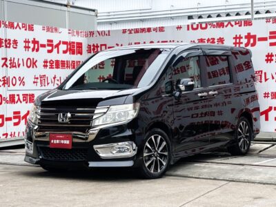 STEPWGN　ステップワゴンスパーダ　Zクールスピリット 【後期型】　＂人気グレード＂人気のキャプテンシートタイプ💺両側パワースライドドア付で乗降楽々😲＂純正インターナビ🗾ＤＶＤ💿フルセグＴＶ内蔵型📺ハーフレザーシートで高級感も演出💺安定のグリップ感・革巻きハンドル👐ステアリングスイッチ・パドルシフト付の豪華ステアリング周り装備👐３列目シート・床下収納で低重心ミニバンの安定性・収納スペースを大きく確保🧳高速運転はクルーズコントロールにお任せ🚗車検２年付🌈福岡店専用HPでも在庫確認可能‼✨ 【carlifegroup.fukuoka.jp/】で検索🕵️‍♂️