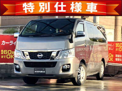 NV350キャラバン　プレミアムGX　クロムギアパッケージバージョン　【特別仕様車グレード】　お仕事兼用のバンをお探し中の方❗お待たせいたしました✨　入荷困難なグレード再入荷💦　リアクーラー＆リアヒーターで車内の温度を均一に保つことが可能☃🔥　スマートキー＆プッシュスタートで鍵を取り出さずに移動可能🔑　ケンウッド製の高性能ナビでフルセグTVやBluetoothオーディオも接続可能📱　早いもの勝ちのためお急ぎくださいませ🙇　🌜大阪店専用HPも要チェック❗carlifegroup.jp で検索🕵️‍♂️　Instagram・Twitter・TikTokも随時更新中❗❗🌛《1年保証付》