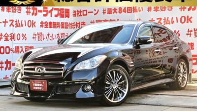 FUGA　フーガハイブリッド　VIPパッケージ　【総合評価優良車】＂最上級グレード＂💎大人気ＲＡＹＳブラックフリート２０インチＡＷ装着済💎安全装備＆快適装備多数の１台🔥＂純正オプションエアロフォルムフロント大型バンパー装着＂セダンタイプハイブリッド車＂最高出力エンジン３０６ｐｓ＆モーター６８ｐｓのハイパワータイプ🔥カタログ燃費では１０・１５モード１９．０ｋｍ／Ｌの驚異の燃費性のも誇る１台🍃純正ＨＤＤマルチナビ🗾ＤＶＤ📀Ｂｌｕｅｔｏｏｔｈ🎶📱📞フルセグＴＶ内臓型📺走行中映像視聴可能👀💎高級感溢れるウッド調パネル＆本革シート＆パワーシートタイプ💺レーダークルーズコントロール機能付で楽々高速走行＂シートエアコン＆シートエアコン＆Wエアコン付の快適装備多数✨🚗福岡店専用HPでも在庫確認可能‼✨ 【carlifegroup.fukuoka.jp/】で検索🕵️‍♂️