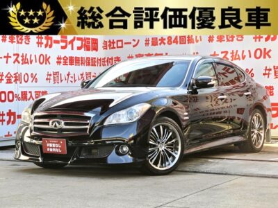FUGA　フーガハイブリッド　VIPパッケージ　【総合評価優良車】＂最上級グレード＂💎大人気ＲＡＹＳブラックフリート２０インチＡＷ装着済💎安全装備＆快適装備多数の１台🔥＂純正オプションエアロフォルムフロント大型バンパー装着＂セダンタイプハイブリッド車＂最高出力エンジン３０６ｐｓ＆モーター６８ｐｓのハイパワータイプ🔥カタログ燃費では１０・１５モード１９．０ｋｍ／Ｌの驚異の燃費性のも誇る１台🍃純正ＨＤＤマルチナビ🗾ＤＶＤ📀Ｂｌｕｅｔｏｏｔｈ🎶📱📞フルセグＴＶ内臓型📺走行中映像視聴可能👀💎高級感溢れるウッド調パネル＆本革シート＆パワーシートタイプ💺レーダークルーズコントロール機能付で楽々高速走行＂シートエアコン＆シートエアコン＆Wエアコン付の快適装備多数✨🚗福岡店専用HPでも在庫確認可能‼✨ 【carlifegroup.fukuoka.jp/】で検索🕵️‍♂️