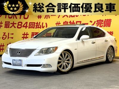LEXUS　レクサス　ＬＳ４６０　バージョンC・Iパッケージ　【カスタム】【ムーンルーフ】　✨社外20インチAW＆ローダウンでカッコよく決まってます‼️🌈本革シート💺ムーンルーフ付きですので解放感抜群です✨前席パワーシート　シートヒーター＆クーラー付きですので１年中快適です😄　ステアリングヒーター装備　夜間でも明るいHIDヘッドライト　純正HDDナビ＆６枚収納DVD・人気オプションマークレビンソン１９スピーカー✨　駐車時に便利なクリアランスソナー装備💪　🌞嬉しい電動リアサンシェード&リアバニティーミラー付です💎🌛TOKYO店専用HPにて更新中❗ carlifegroup.tokyo.jpで検索🕵️‍♂️🌛