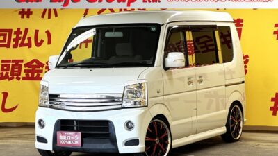 EVERY 　エブリィワゴン　PZターボスペシャル【カスタム】✨後期型✨ターボ付きのため積載量が多くても力強く走ってくれます🔥RS－R車高調＆ワーク17インチAWで外観もオシャレに決まってます🎉更にオシャレなフジツボマフラー装着✨内装はブラック木目調パネル✨社外メモリーナビ装備🎵両側電動スライドドアで乗り降りや荷物のだし入れラクラク📦🌛TOKYO店専用HPにて更新中❗ carlifegroup.tokyo.jpで検索🕵️‍♂️🌛《1年保証》