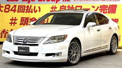 LEXUS　レクサス　LS600h　Iパッケージ　【カスタム】【4WD】👑レクサス最高級・ＢＩＧラグジュアリーセダンのハイブリッドタイプ👑フロントハーフエアロ＆エアサス＆BBS20インチアルミホイール装着でカッコよく決まってます👍純正マルチHDDナビ🗾DVD📀Bluetooth📱🎵フルセグＴＶ内蔵型📺走行中映像視聴可能👀高級感溢れる豪華装備💺シートエアコン＆全席シートヒーター装備💺　開放感抜群のサンルーフ付き🎶　🌜TOKYO店専用HPにて更新中❗ carlifegroup.tokyo.jpで検索🕵️‍♂️🌛《1年保証付》