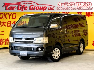 ハイエース　スーパーGLロング　【車検1年付】ハイエースの定番グレードースーパーＧＬ入庫です😆ビルシュタインショック✨リアエアコン＆リアヒーター装備💫積載性は驚きの１０００ｋｇまで！！仕事道具をたくさん積めるので新しく事業をされる方にもおススメな1台です‼️大きな車体でもラクラクなフロント・リアアンダーミラー付いてます✨キーレス＆ETC装備🌜TOKYO店専用HPにて更新中❗ carlifegroup.tokyo.jpで検索🕵️‍♂️🌛