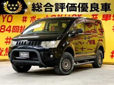 DELICA　デリカD5　Gプレミアム　【4WD】【カスタム】【総合評価優良車】　大人数でのキャンプやアウトドアにピッタリの1台⛺✨魅力的なカスタム装備豊富😍👌自由自在に2WD・4WDの切り替えが可能🤙純正ＨＤＤナビ🗾ＤＶＤ💿純正フリップダウンモニター付きで楽しく長距離ドライブできます✨カスタム　グリルガード＆オーバーフェンダー＆リフトアップコイル＆リアラダー装着済　💎両側電動スライドドア付で乗り降り楽々　TOKYO店専用HPにて更新中❗ carlifegroup.tokyo.jpで検索🕵️‍♂️🌛《1年保証付》
