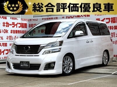 VELLFIRE　ヴェルファイア　2.4Zプラチナセレクション【総合評価優良車】【特別仕様車】【カスタム】✨大人気ミニバン・ＨＫＳ車高調ローダウンタイプ✨エイムゲインタイプフロント・リアエアロバンパー装着済🔥純正ＨＤＤナビ🗾ＤＶＤ💿Ｂｌｕｅｔｏｏｔｈ📱📞フルセグＴＶ内蔵型📺走行中映像視聴可能👀アドミレイションシートカバー付きのオットマンキャプテンシート💺でくつろぎ空間のセカンドシート💺両側パワースライドドアー🚪＆パワーバックドアーでボタン・リモコン楽々開閉🔘納車時新品タイヤ装着🌈🚗福岡店専用HPでも在庫確認可能‼✨【carlifegroup.fukuoka.jp/】で検索🕵️‍♂️
