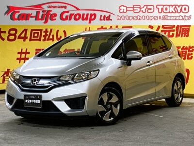 FIT フィットHV　Ｆパッケージ　ホンダのコンパクトハイブリッドカー・フィットHV✨　カロッツェリアＳＤナビ装着済！！Ｂｌｕｅｔｏｏｔｈ・フルセグ内蔵📺　街乗りも長距離ドライブもラクラク車両です(^_-)-☆　低燃費で経済性抜群💫ラゲッジスペースも広々お使いいただけます♪パネル式オートエアコン装備🌊使いやすさ＆オシャレ✨高速時も楽々ETC装備😎🌛TOKYO店専用HPにて更新中❗ carlifegroup.tokyo.jpで検索🕵️‍♂️🌛《1年保証》