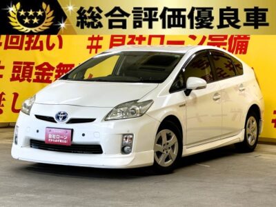 PRIUS　プリウス　S　【総合評価優良車】【車検２年付】ハイブリッドといえばPRIUS🚗✨JC08モード：30.4km/Lの低燃費💎純正SDナビ🗾地デジフルセグ📺CD/DVD再生可能📀Bluetoothオーディオでスマホからも音楽再生出来ます🎶エンジン楽々スタート！スマートキー&プッシュスタート付き🔰社外フロントスピーカー🎶＆社外テールライト🔦付き👌室内をオシャレに演出してくれる黒革風シートカバー装着👀✨🌛TOKYO店専用HPにて更新中❗ carlifegroup.tokyo.jpで検索🕵️‍♂️🌛《1年保証》