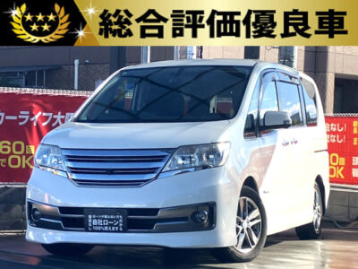 セレナ　ライダー　ブラックライン　S-HV　【総合評価優良車】《特別仕様車グレード》　オーテックジャパンによりトータルコーディネートカスタムされた『ライダー』にダーククロムのフロントグリルやダークブラック内装パネルなどが採用された『ブラックライン』グレードの特別仕様車💎　後席はシートバックテーブルやサンシェード、Wエアコンなど快適な空間👏　全方位カメラのアラウンドビューモニターで駐停車も安心です👌　🌜大阪店専用HPも要チェック❗carlifegroup.jp で検索🕵️‍♂️　Instagram・Twitter・TikTokも随時更新中❗❗🌛《1年保証付》