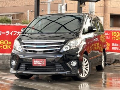 アルファード　240S 　～後期型～　ご家族様にも嬉しいフリップダウンモニター付いています🎵　7人乗りtypeのキャプテンシート&オットマンでゆったり座れる後席空間💺　障害物センサー、バックカメラ付いており、運転に不安がある方でも安心😌　ナノイー搭載の後席独立エアコンや左右独立温度調整のデュアルエアコンで空調装備も充実しています🌿　🌜大阪店専用HPも要チェック❗carlifegroup.jp で検索🕵️‍♂️　Instagram・Twitter・TikTokも随時更新中❗❗🌛《1年保証付》