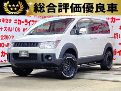 DELICA　デリカD5　Gプレミアム　【カスタム】【総合評価優良車】　＂上級グレード＂💎ＭＥＴＡＬＲＯＣＫ１６インチＡＷ＆ホワイトレター付Ｍ／Ｔタイヤ＆オーバーフェンダー＆Ｇｉ★ＧＥＡＲサイドステップ装着済💎ブラウン系レザー調シートカバー付💎両側パワースライドドア＆電動リアゲート付で乗り降り楽々快適🚪高速走行はクルーズコントロールで楽々運転🏁純正ＨＤＤナビ🗾ＤＶＤ💿Ｂｌｕｅｔｏｏｔｈ📱📞🎶地デジフルセグＴＶ📺走行中映像視聴可能👀パワーシート💺＆シートヒーター🔥付の快適装備✨月々３万円台～ＯＫ🔥車検２年付🚗福岡店専用HPでも在庫確認可能‼✨【carlifegroup.fukuoka.jp/】で検索🕵️‍♂️