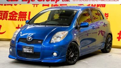 VITZ　ヴィッツ　RS　５MT✨直列4気筒DOHCの5速マニュアルでとっても軽快な走りをしてくれる楽しい一台！！　TEIN車高調＆社外マフラー＆社外１6インチアルミホイール装着で見た目も走りもバッチリ👍  夜間走行も安心のHIDヘッドライト🔦 月々2万円台～購入可能！　 🌜TOKYO店専用HPにて随時更新中❗ carlifegroup.tokyo.jpで検索🕵️‍♂️🌛《1年保証付》