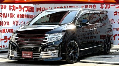 ELGRAND エルグランド　ライダー　黒本革シート仕様マニュアルシート【特別仕様車】【カスタム】＂専用エアロバンパー・スポーツマフラー・大型ルーフスポイラー装着車＂フロントハーフスポイラー付🔥ＴＥＩＮ車高調ローダウン＆５１フーガ純正ＯＰ２０インチＡＷ装着車💎人気メーカー・バレンティスモークテールでリア周りもしっかりカスタム💡純正メーカーナビ🗾ＤＶＤ💿Ｂｌｕｅｔｏｏｔｈ📱🎶フルセグＴＶ内蔵型📺走行中映像視聴可能👀高級感溢れるインパネ内装・黒本革シート装備💺✨７人乗りキャプテンシート・オットマン機能付💎純正電動フリップダウンモニターでリアエンタメもＯＫ📺💎アラウンドビューモニターで周囲の安全確認も一目稜線👀納車時新品タイヤ装着🌈車検２年付🌈🚗福岡店専用HPでも在庫確認可能‼✨ 【carlifegroup.fukuoka.jp/】で検索🕵️‍♂️
