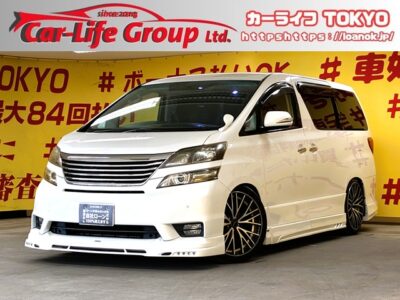 VELLFIRE　ヴェルファイア　2.4Z【カスタム】【車検2年付】💎フルカスタム・ヴェルファイア入荷💎ROWEN製フルエアロ・４本出しリアマフラー・車高調ローダウン🚗社外LEDテールライト✨ホットスタッフ・プレシャス20インチAW🛞カロッツエリアメモリーナビ🗾CD・DVD📀Bluetooth🎶地デジTV内蔵📺走行中視聴可👀Pioneer製サブウーファー🎵後席フリップダウンモニター装備🖥️7人乗キャプテンシートでゆっくりクルージング💺車検2年付🌈TOKYO店専用HPにて更新中❗ carlifegroup.tokyo.jpで検索🕵️‍♂️🌛《1年保証付》