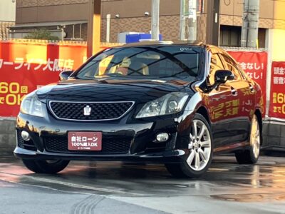 クラウン　2.5アスリート　アニバーサリーエディション　～後期型～　好評を博しているクラウンの誕生55周年記念特別仕様車👑　Bluetoothオーディオ接続可能のHDDマルチナビ✨　本革シート・サンルーフ・マルチナビの王道3セット🔱　前席はパワーシートやシートヒーター&エアーなど装備も豊富💺　これぞTOYOTAの高級セダンです👏　🌜大阪店専用HPも要チェック❗carlifegroup.jp で検索🕵️‍♂️　Instagram・Twitter・TikTokも随時更新中❗❗🌛《1年保証付》