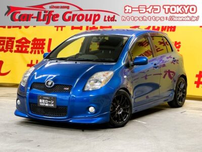 VITZ　ヴィッツ　RS　【５MT】直列4気筒DOHCの5速マニュアルでとっても軽快な走りをしてくれる楽しい一台！！　TEIN車高調＆社外マフラー＆社外１6インチアルミホイール装着で見た目も走りもバッチリ👍  夜間走行も安心のHIDヘッドライト🔦 月々2万円台～購入可能！　 🌜TOKYO店専用HPにて随時更新中❗ carlifegroup.tokyo.jpで検索🕵️‍♂️🌛《1年保証付》