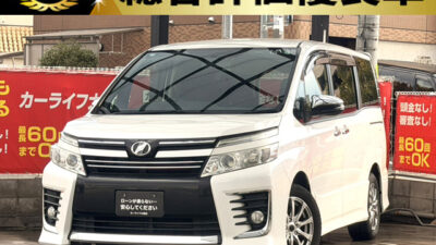 ヴォクシー　ZSキラメキ　【総合評価優良車】【特別仕様車グレード】　～7人乗りtype～　人気の80系ヴォクシー💎　ZSグレードでエアロフォルムなど存在感もありデザイン性抜群✨️　後席フリップダウンモニター搭載でお子様も嬉しいですね🤗　社外SDナビでBluetoothオーディオ視聴可能🎵　7人乗りのためキャプテンシートでゆったり座れて、ウォークスルーも可能です💺　🌜大阪店専用HPも要チェック❗carlifegroup.jp で検索🕵️‍♂️　Instagram・Twitter・TikTokも随時更新中❗❗🌛《1年保証付》
