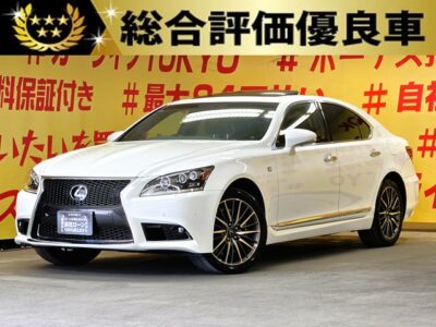 LEXUS　レクサス　ＬＳ４６０　Ｆスポーツ【後期型】【総合評価優良車】💎チルトアップサンルーフ付💎レクサスの上級スポーツタイプグレード・専用チューニングのトランスミッション＆ｂｒｅｍｂｏ製高性能ブレーキ・専用１９インチ鍛造ＡＷ🎉純正１２.３インチワイドＳＤナビ🗾ＤＶＤ📀Ｂｌｕｅｔｏｏｔｈ🎵📱📞フルセグＴＶ内蔵型📺パドルシフト付の革巻きスポーツステアリング👐💎２眼ＬＥＤヘッドライト＆シャープなＬＥＤフォグランプでも明るさ抜群💡ホールド感を重視したＦスポ専用本革エア―シート💺綺麗なパールカラーの最高級Ｂｉｇセダン🔥🌈プリクラッシュセーフティ装備で運転支援装備も充実💎ＢＳＭ（ブラインドスポットモニター）付で後方からの危険も察知😲納車時新品タイヤ装着🌈車検２年付🚗🌛TOKYO店専用HPにて更新中❗ carlifegroup.tokyo.jpで検索🕵️‍♂️🌛《1年保証》