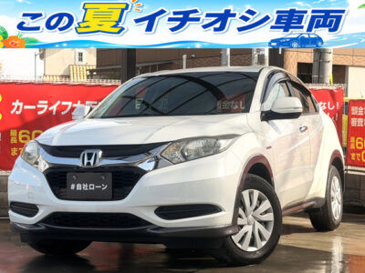 ヴェゼル　ハイブリッド【総合評価優良車】　1,500ccクラスの大きすぎないサイズ感とハイブリッドによる燃費性能を併せ持つホンダSUV🚗　バックカメラやクルーズコントロールで運転支援装備も盛りだくさん📷　後席はフルフラット可能なので大きなお荷物を積むこともでき、キャンプやアウトドアでも活躍できます⛺　🌜大阪店専用HPも要チェック❗carlifegroup.jp で検索🕵️‍♂️　Instagram・Twitter・TikTokも随時更新中❗❗🌛《1年保証付》