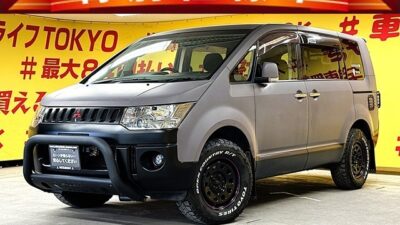 DELICA デリカD5 シャモニー 【カスタム】【4WD】👑DAYTONA16インチAW&ホワイトレター🛞R/Tタイヤ装着済👑Gi・GEARグリルガード&リアラダー&ヒッチメンバー装着済👑マットガード&テールガードなども付いて魅力的なカスタム装備豊富😍👌両側パワースライドドアで乗り降り楽々快適🚪ケンウッドメモリーナビ🗾DVD💿Bluetooth📱🎶自由自在に2WD・4WDの切り替えが可能🤙大人数でのキャンプやアウトドアにピッタリの1台⛺🌛TOKYO店専用HPにて更新中❗ carlifegroup.tokyo.jpで検索🕵️♂️🌛《1年保証》