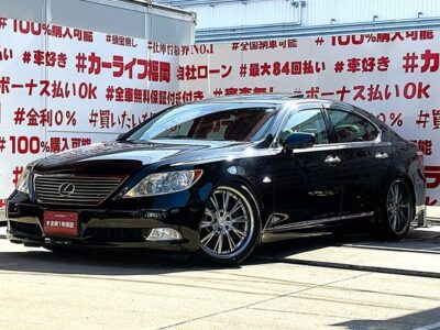 LEXUS　レクサス　LS460　バージョンS Iパッケージ【カスタム】【車検２年付】✨豪華３点セット・本革シート💺HDDマルチナビ📺サンルーフ💎アローネコラソン20インチAW💎シートヒーター付パワーシート💺エアサスコントローラー・ローダウン済み🔥クルーズコントロール搭載🔘アクセルレスで高速走行が可能！！🌈プレミアムサウンドシステム🌈🚗福岡店専用HPでも在庫確認可能‼✨ 【carlifegroup.fukuoka.jp/】で検索🕵️‍♂️