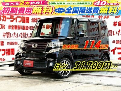 N-BOX　カスタム　Ｇターボパッケージ　【車検2年付】＂人気車種Nシリーズ・ハイトワゴン・ブラックカラー再入庫＂🔥ハイパワーのターボモデル🔥イクリプスメモリー🗾ＤＶＤ💿地デジワンセグＴＶ内蔵型📺走行中視聴可能📺両側パワースライドドアで乗り降りラクラク、荷物の出し入れラクチン😊二列目は様々なシートアレンジ可能で使い勝手バツグン📀バック駐車時に安心なバックカメラ付✨夜間でも明るいＨＩＤヘッドライト&フォグランプ🔦デザイン性のあるブルーＬＥＤデイライト付！”１年保証付”🚗福岡店専用HPでも在庫確認可能‼✨【carlifegroup.fukuoka.jp/】で検索🕵️‍♂️