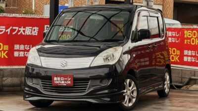 ソリオ　X　月々1万円台～乗れるお気軽コンパクトカー🚗　軽自動車では少し小さいけど大きい車は必要ないといった方にはベストなサイズです✨　左側パワースライドドアで乗り降りも便利👌　バックカメラも付いているので駐停車も安心ですね📷　🌜大阪店専用HPも要チェック❗carlifegroup.jp で検索🕵️‍♂️　Instagram・Twitter・TikTokも随時更新中❗❗🌛《1年保証付》
