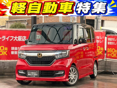 N-BOXカスタム　G・Lホンダセンシング　鮮やかなミラノレッドカラー×ブラックのツートンスタイル🌈　レーダークルーズコントロールやレーンキープアシスト、衝突軽減ブレーキなど装備多数✨️　Bluetoothオーディオ接続可能のナビも付いています📱　後席はサンシェードや大人の方もゆったりと座れるスペースで快適です💺　🌜大阪店専用HPも要チェック❗carlifegroup.jp で検索🕵️‍♂️　Instagram・Twitter・TikTokも随時更新中❗❗🌛《1年保証付》
