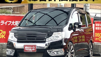 ステップワゴン　スパーダ　Z　【総合評価優良車】　車高調、19インチAW、エアロなどドレスアップされたスパーダ⚡　インパクト抜群の1台です‼️　Bluetoothオーディオ接続可能な9インチサイズのナビやフリップダウンモニターも搭載🎵　前後ドライブレコーダーやバックカメラなど安心な装備も付いています🤗　🌜大阪店専用HPも要チェック❗carlifegroup.jp で検索🕵️‍♂️　Instagram・Twitter・TikTokも随時更新中❗❗🌛《1年保証付》