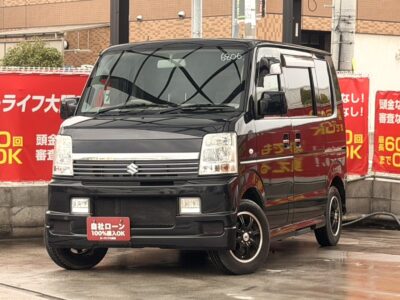 エブリイワゴン　PZターボSP　AUTOステップ付きで乗り降りラクチン🤗✌️　室内広々していて快適✨　Bluetoothオーディオ搭載ナビだから好きな音楽聞きながら運転が楽しめます😆👌　黒革調シートカバーで内装もイカツメ＆ホイールもイカツメでかっこいい一台です💫　🌜大阪店専用HPも要チェック❗carlifegroup.jp で検索🕵️‍♂️　Instagram・Twitter・TikTokも随時更新中❗❗🌛《1年保証付》