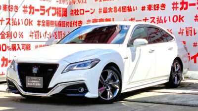 CROWN　クラウン　ハイブリッド　RS　【カスタム】　🌈２２０クラウンＨＶ　カーライフ福岡店初入庫🌈💎ＲＯＷＥＮリアアンダーディフューザー＆ＲＯＷＥＮ４本出しマフラー装着済💎✨プリクラッシュセーフティ＆アドバンストパーク＆リアクロストラフィックアラート等の安全装備多数🔥ＬＥＤシーケンシャルタイプターンランプ＆ＬＥＤヘッドライト＆ＬＥＤフォグランプ付で夜間視野確保💡メッシュタイプのフロントグリルを採用💎黒本革シート💺シートエアコン🌀＆シートヒーター付🔥高級感のあるインテリア🚨カタログ燃費ＷＬＴＣモード２０．０ｋｍ／Ｌ🍃ＥＴＣ２．０＆レーダークルーズコントロール付で高速での運転も楽々🚗✨純正８インチ＆７インチのダブルディスプレイメーカーナビ🗾Ｂｌｕｅｔｏｏｔｈ📞📲フルセグＴＶ内蔵型📺走行中映像視聴可能👀🚗福岡店専用HPでも在庫確認可能‼✨ 【carlifegroup.fukuoka.jp】で検索🕵️‍♂️