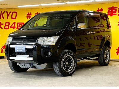 DELICA　デリカD5　Gプレミアム　【4WD】【カスタム】【車検２年付】エルフォード16AW＆オーバーフェンダー＆リフトアップコイル＆JAOSリアラダー装着済💫🤙純正ＨＤＤナビ🗾ＤＶＤ💿純正フリップダウンモニター付きで楽しく長距離ドライブできます✨音響もロックフォード＆サブウーハー付🎶大人数でのキャンプやアウトドアにピッタリの1台⛺ヒッチメンバーも装備✨魅力的なカスタム装備豊富😍👌自由自在に2WD・4WDの切り替えが可能💎両側電動スライドドア・パワーバックドア❗TOKYO店専用HPにて更新中❗ carlifegroup.tokyo.jpで検索🕵️‍♂️🌛《1年保証付》
