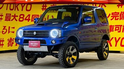 Jimny　ジムニー　クロスアドベンチャー　XC　７型【カスタム】【４ＷＤ】＂ターボ車＂　強固なラダーフレームをもつ本格的軽クロスカントリー✨リフトＵＰキット装着済み！社外前後バンパー装着済🌈4WDシステムは副変速機付きのパートタイム4WDとなり、アクティブに楽しむハイパフォーマンスモデルのXCですので、どんな道でも走行できます♪月々3万円台～ご案内✨クロスアドベンチャー専用16AW🛞！道なき道を選ぶオフロード専用タイヤ装着💪社外ナビ🗾DVD再生・Ｂｌｕｅｔｏｏｔｈ接続ＯＫ🏕️大人気車両ですので、お早目のお問い合わせをよろしくお願いいたします🙇TOKYO店専用HPでも在庫確認可能‼今すぐチェック✨ 【carlifegroup.tokyo.jp)】で検索🕵️‍♂️